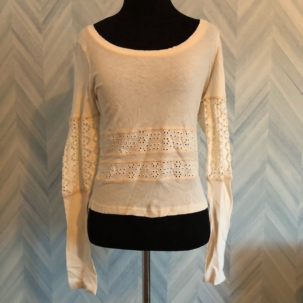 Long Sleeve Tee w Cute Details